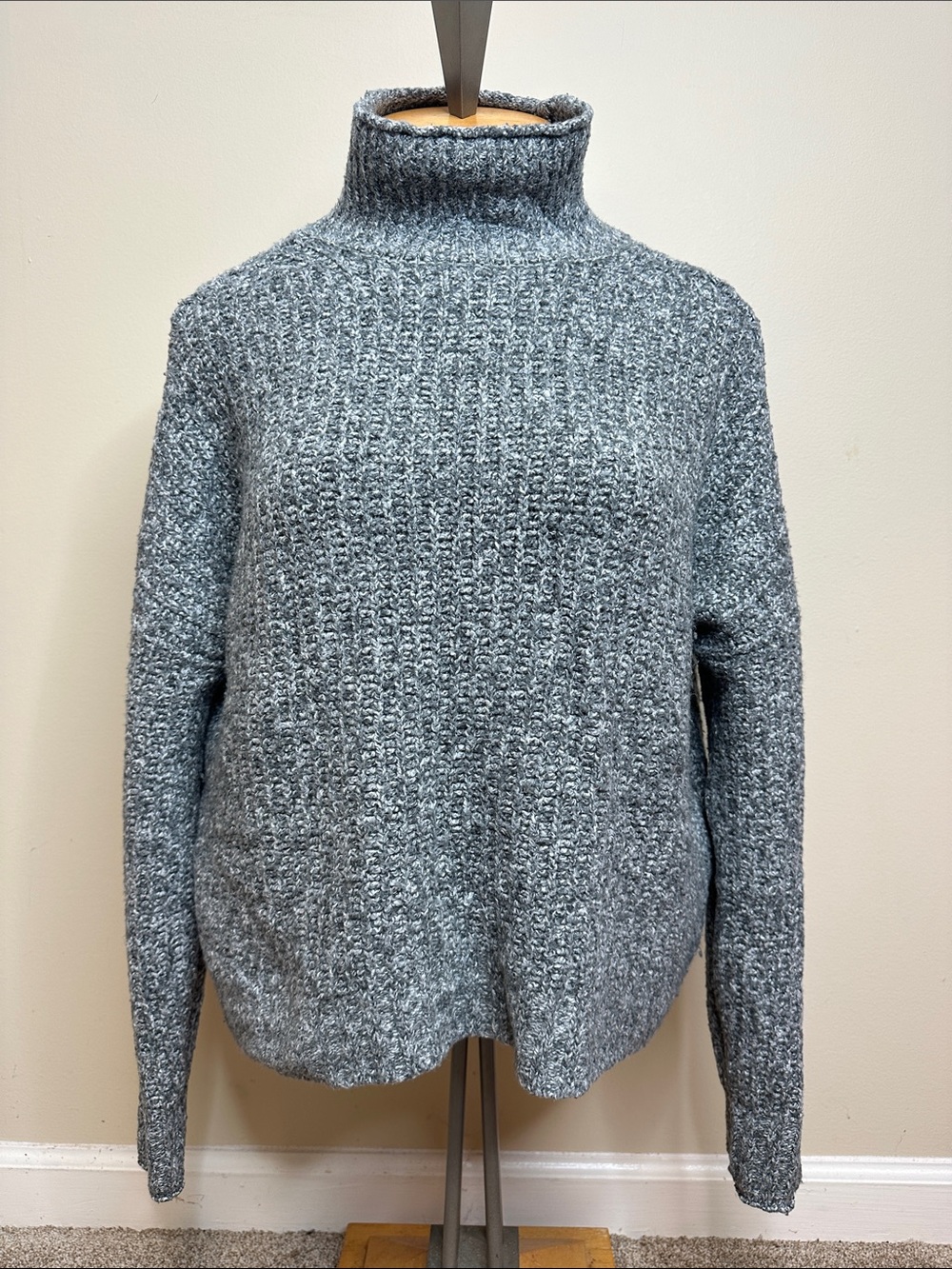American Eagle Outfitters Heather Grey Turtleneck Sweater Size Small
